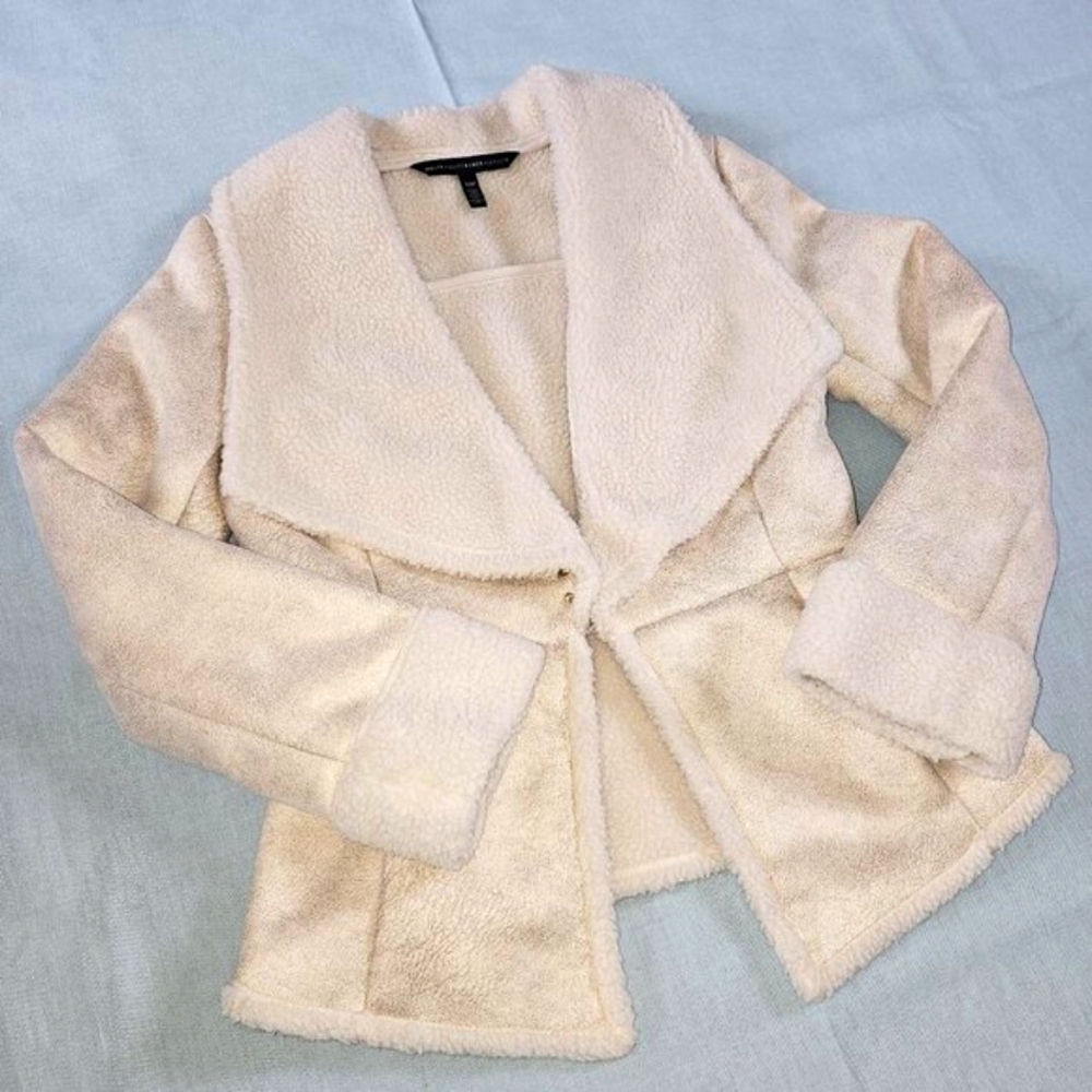 WHBM ECRU/CREAM FAUX SHEARLING STYLE ASYMMWTRICAL HIP LENGTH JACKET SIZE XSP